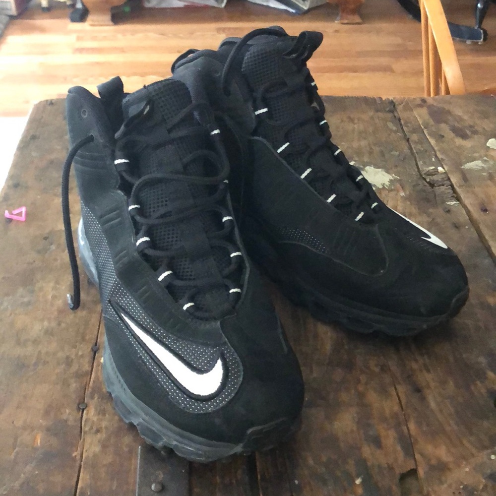 Black and white Nike Ken Griffey jr. max 360 good condition